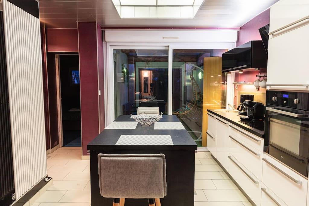 Maison De Ville Restylee Avec Jardin, Proche Gare Dunkirk Bagian luar foto